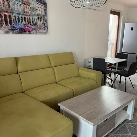 Apartment Centre *